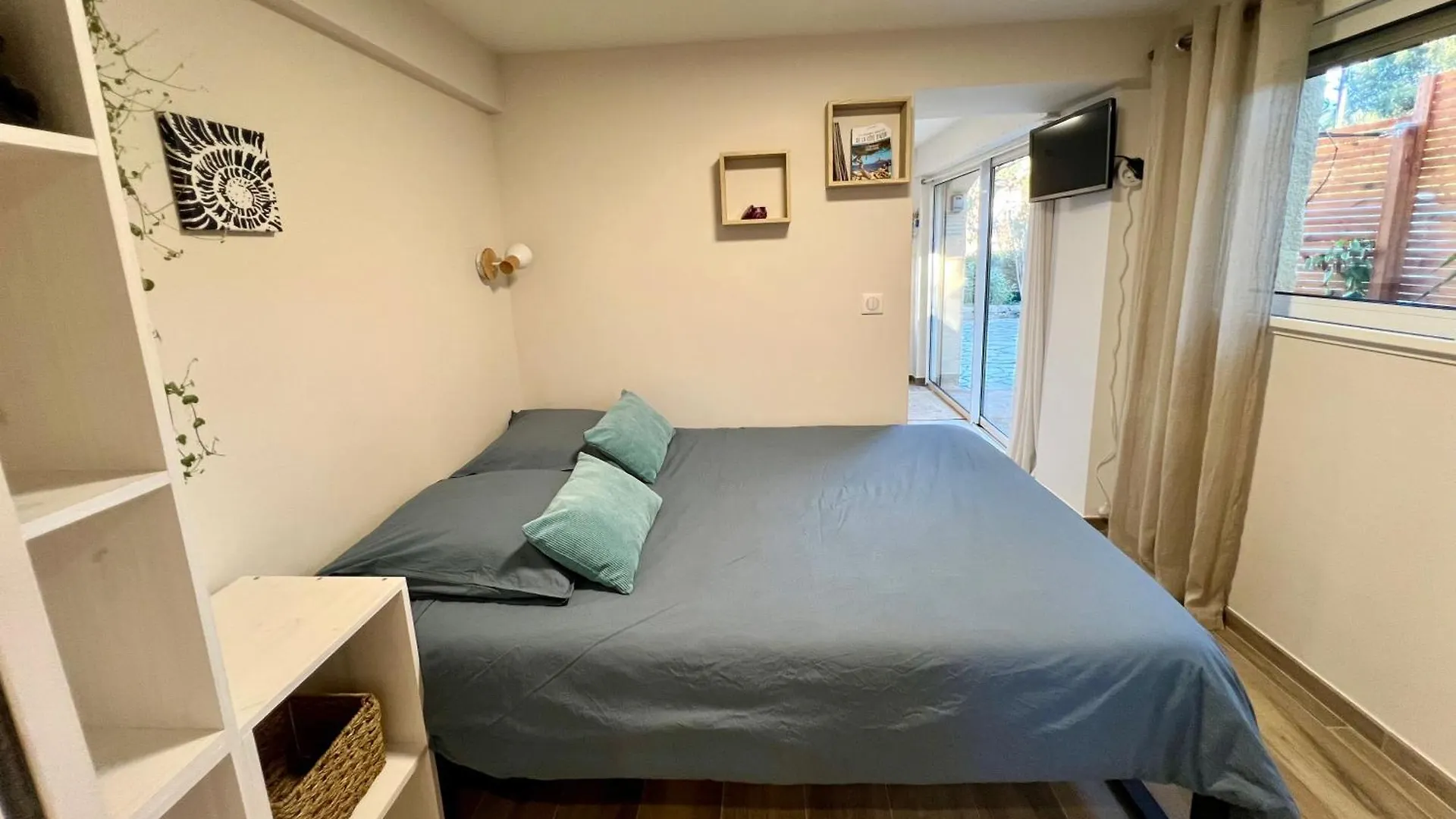 Appartement Studio With Private Car Park And Air Con Valbonne