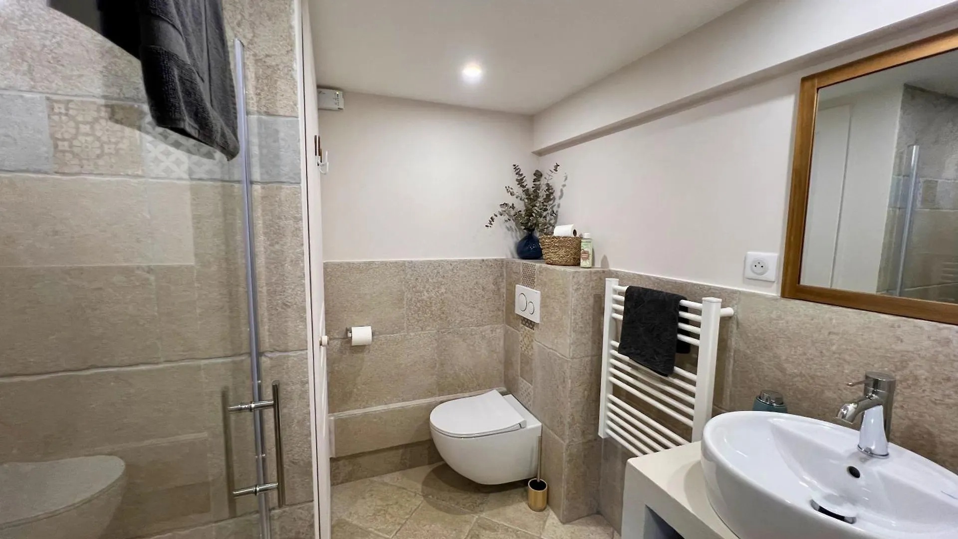 Studio With Private Car Park And Air Con Valbonne Appartement