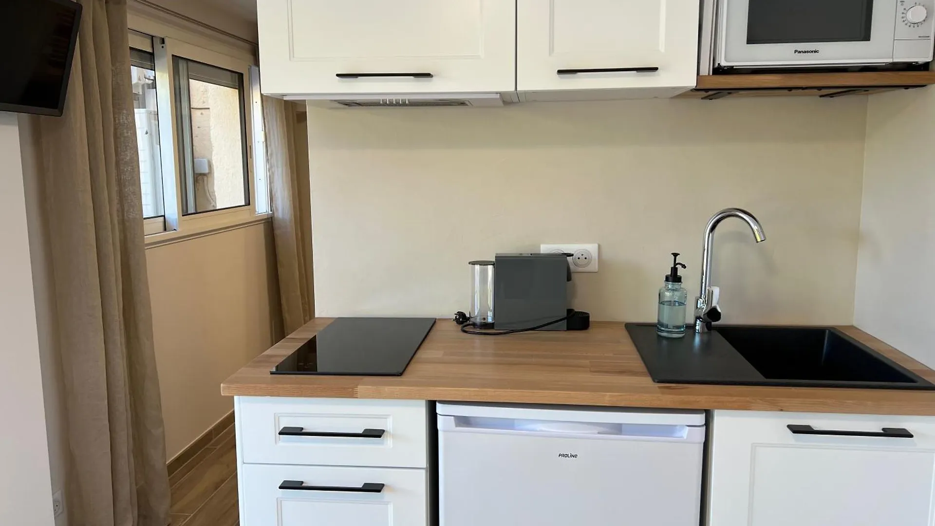 Studio With Private Car Park And Air Con Valbonne France