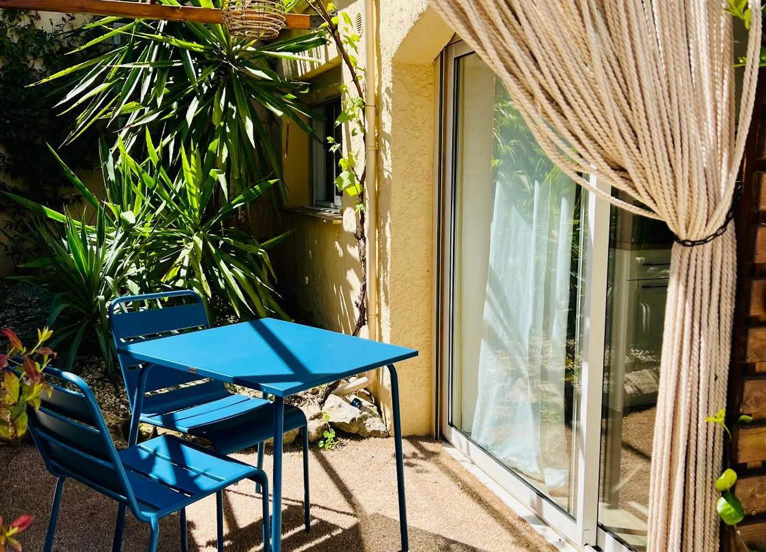 Studio With Private Car Park And Air Con Valbonne Apartment
